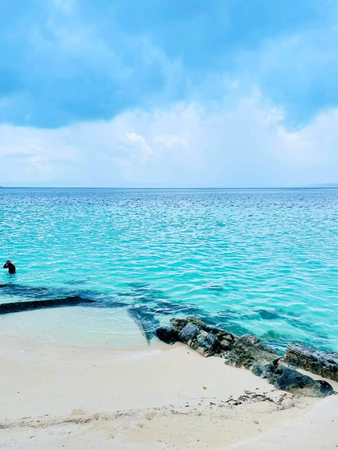 Clear water over a reef ledge