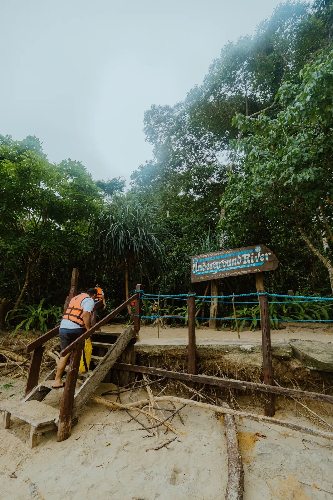 Tourists at the Puerto Princesa Underground River entrance (illustrative photo)